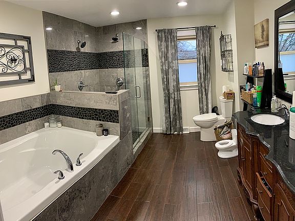 Master bathroom 