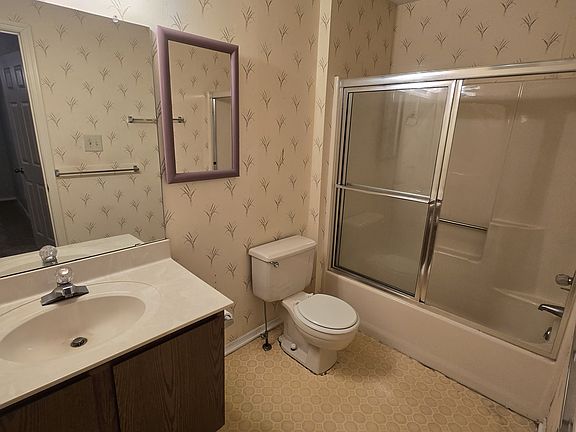 4th image of 440 Westcliff Cir #A