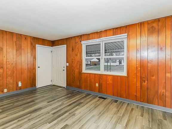 3rd image of 10926 Pleasanthill Dr