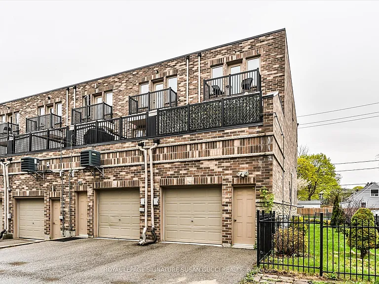 2833 Saint Clair Ave E — Photo 31