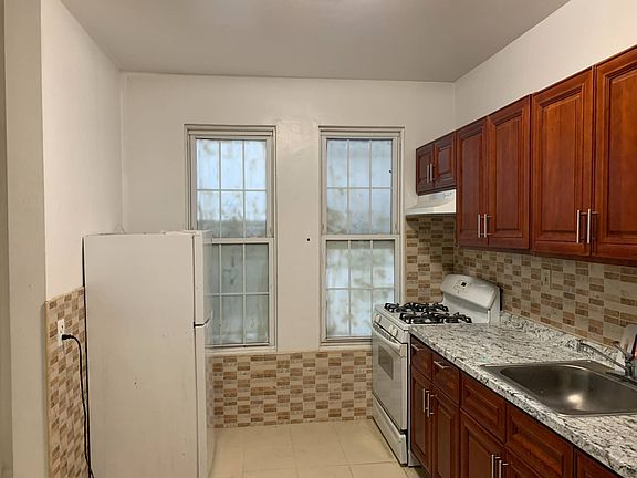 4th image of 140-07 Rockaway Blvd APT 2R
