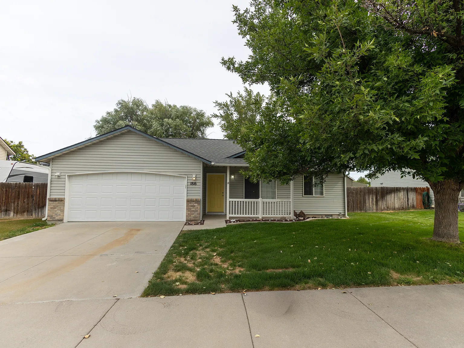 3 bed, 941 sqft, $1,900 — Photo 1