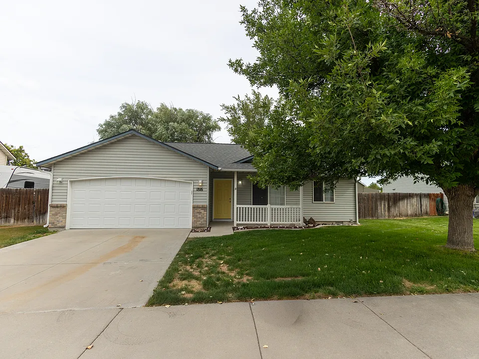 1816 W Sego Prairie St