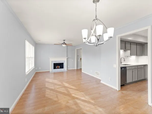 8068 Stonewall Brigade Ct APT 204, Manassas, VA 20109