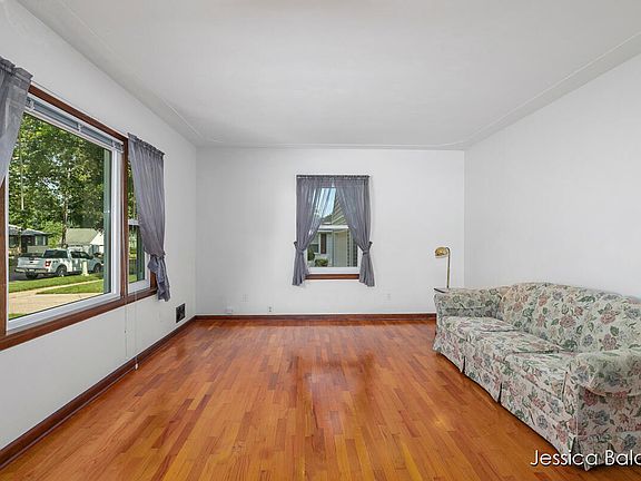 4th image of 3918 Oriole Ave SW