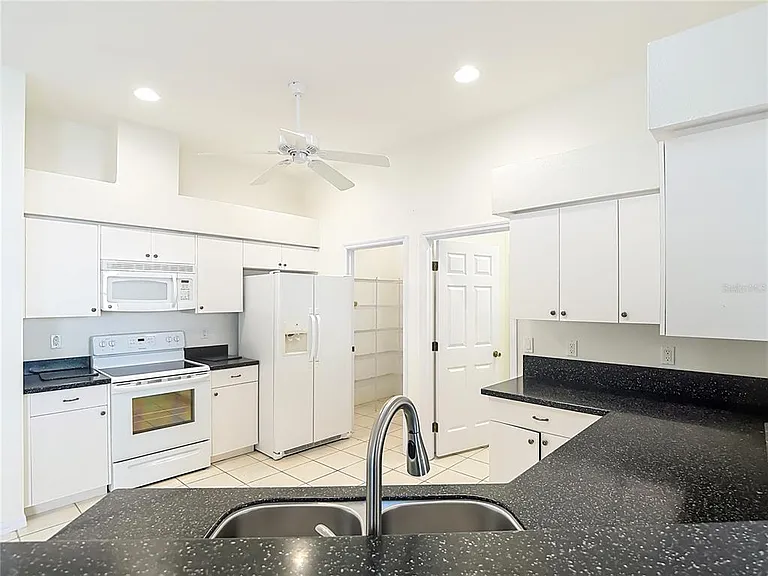 12200 Putter Green Ct — Photo 4