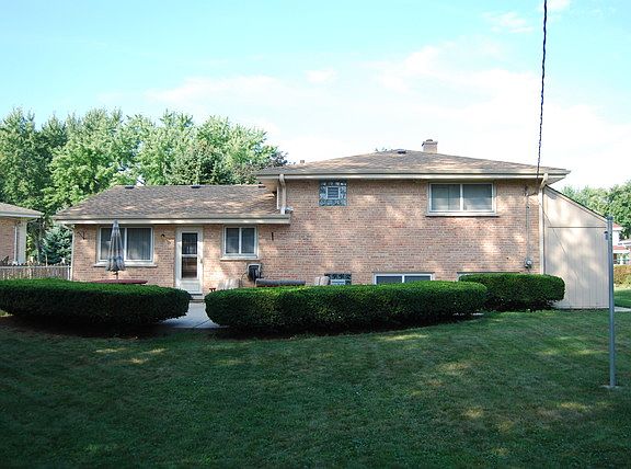 3rd image of 1931 N Ivy Pl