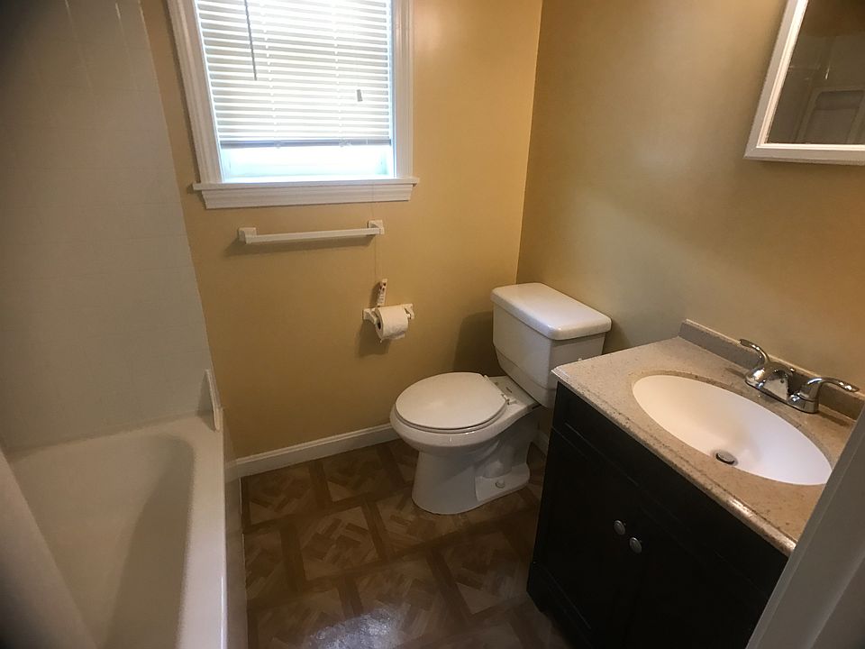 10 Bristol Rd Middletown RI Zillow