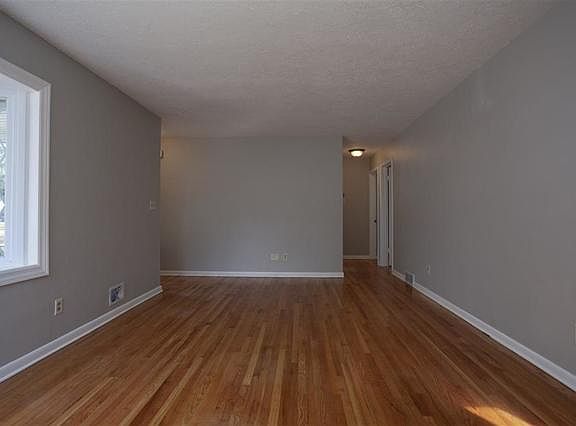 4th image of 3119 Dartmouth Dr