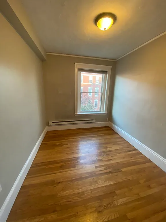 4 bed, 9999 sqft, $5,600 — Photo 2