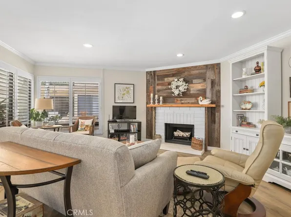 2722 E 20th St APT 202, Signal Hill, CA 90755