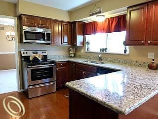 4th image of 15755 Robinwood Dr