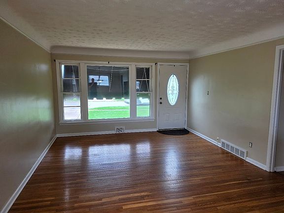 2nd image of 1371 W Miner Rd