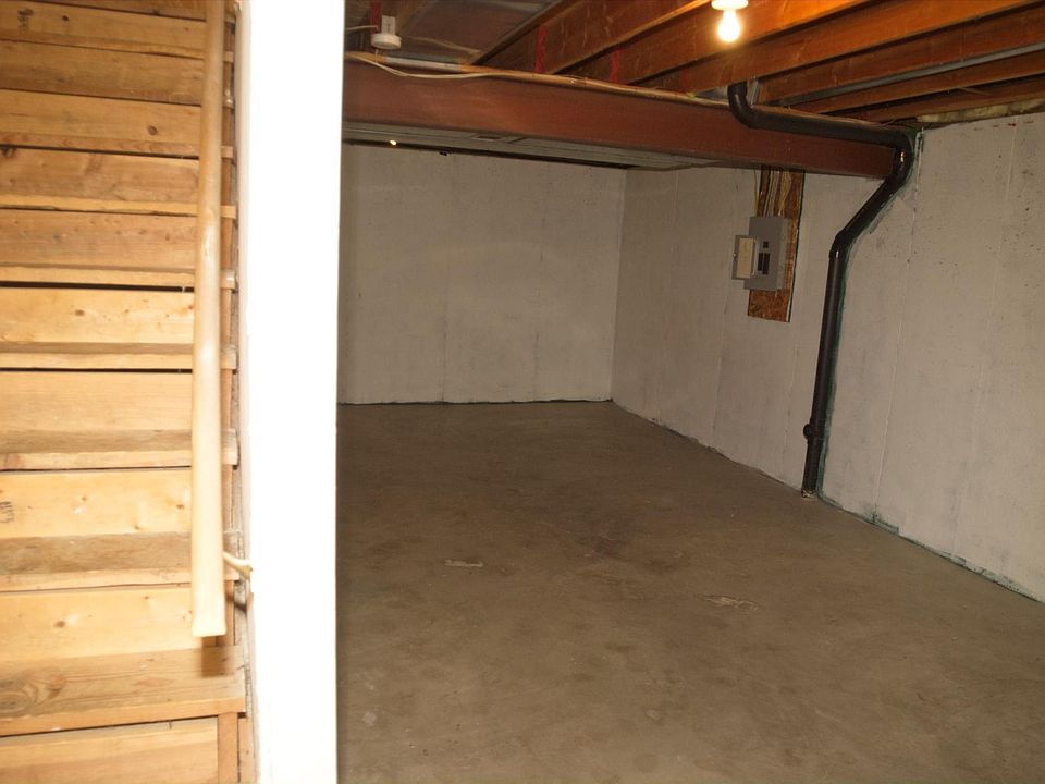 2nd image of 17 NW 88th St
