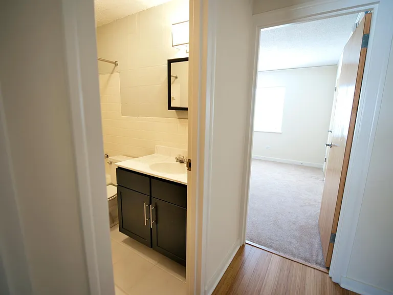 515 Whitfield St — Photo 2
