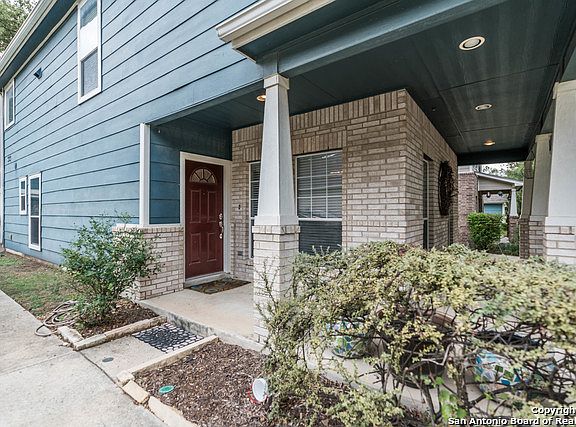 5th image of 422 Willow Grove Dr