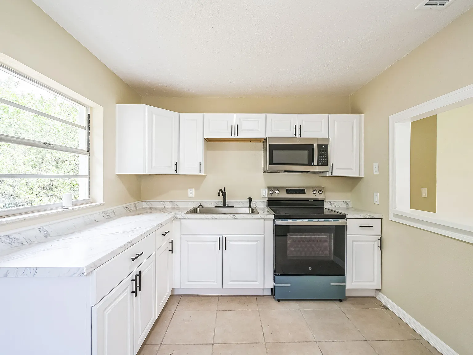 3 bed, 864 sqft, $1,500 — Photo 4