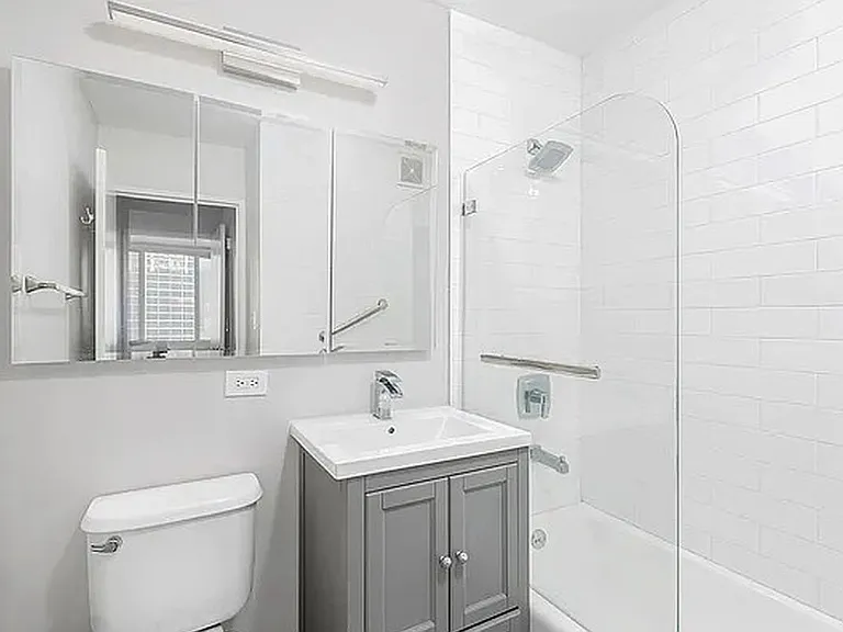 333 E 45th St #24F — Photo 5