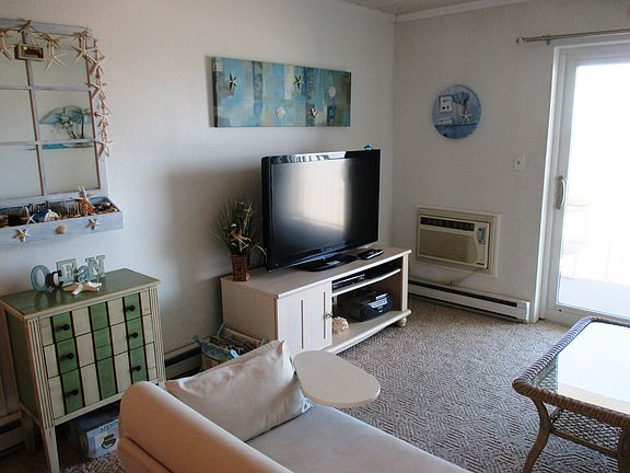 3rd image of 13800 Wight St Unit 403