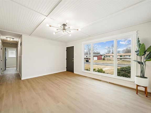 3rd image of 525 Bardot Dr