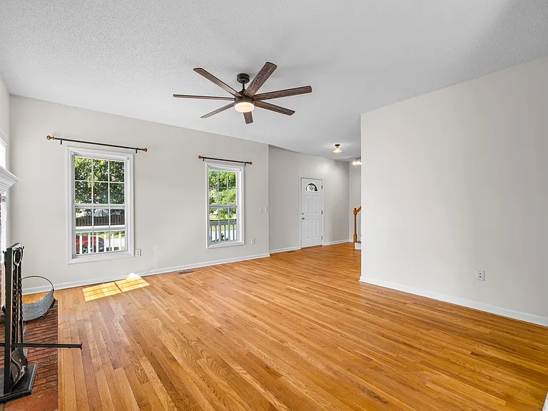 217 Derby Downs Dr — Photo 33