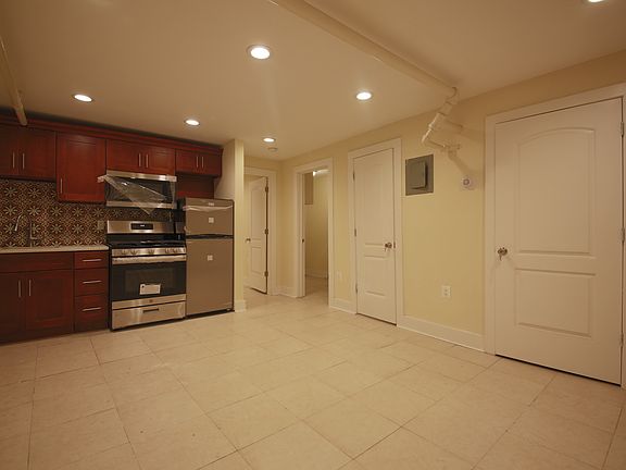 5th image of 807 Freeman St #1