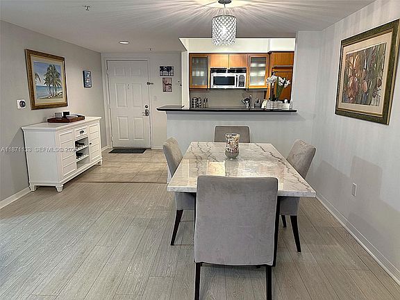 4th image of 2080 Ocean Dr #Lph06