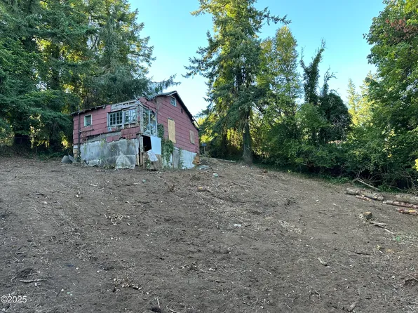 763 SE 2nd St, Toledo, OR 97391