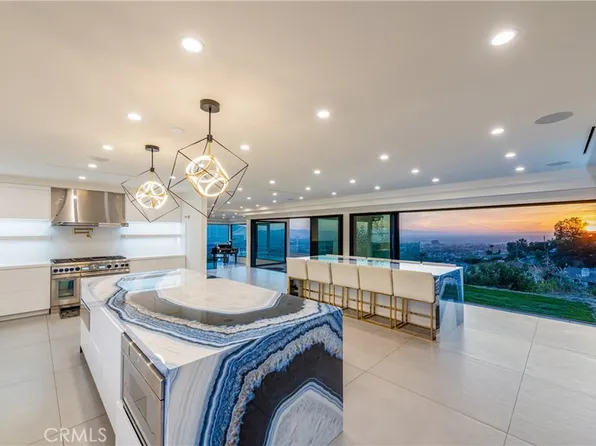 1001 Via Alta, Burbank, CA 91501