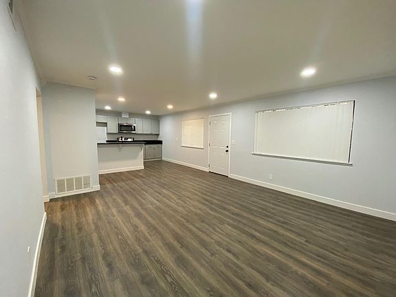 4th image of 4716 Greenholme Dr APT 1