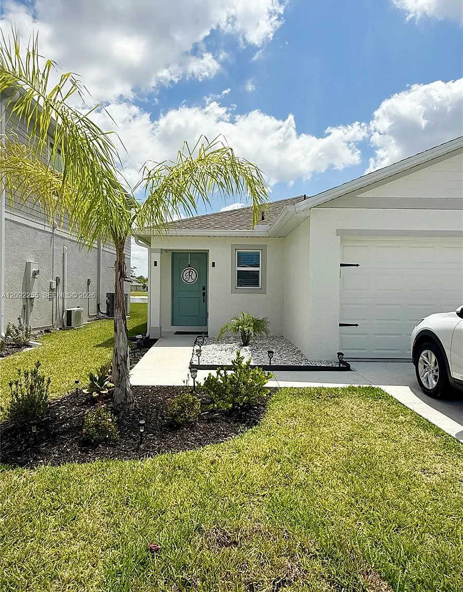 3 bed, 2.0 bath, 1429 sqft, $2,500 — Photo 2
