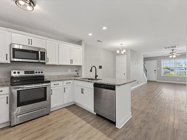 645 Stowe Ct #L — Photo 14