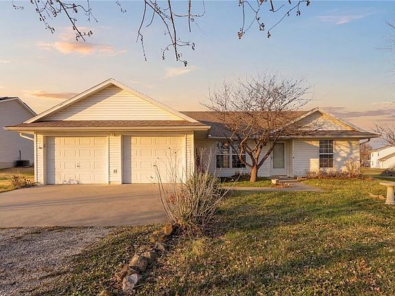 2nd image of 124 NW 171st Rd