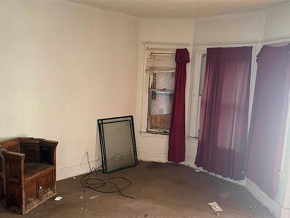 3rd image of 2634 Montclair St