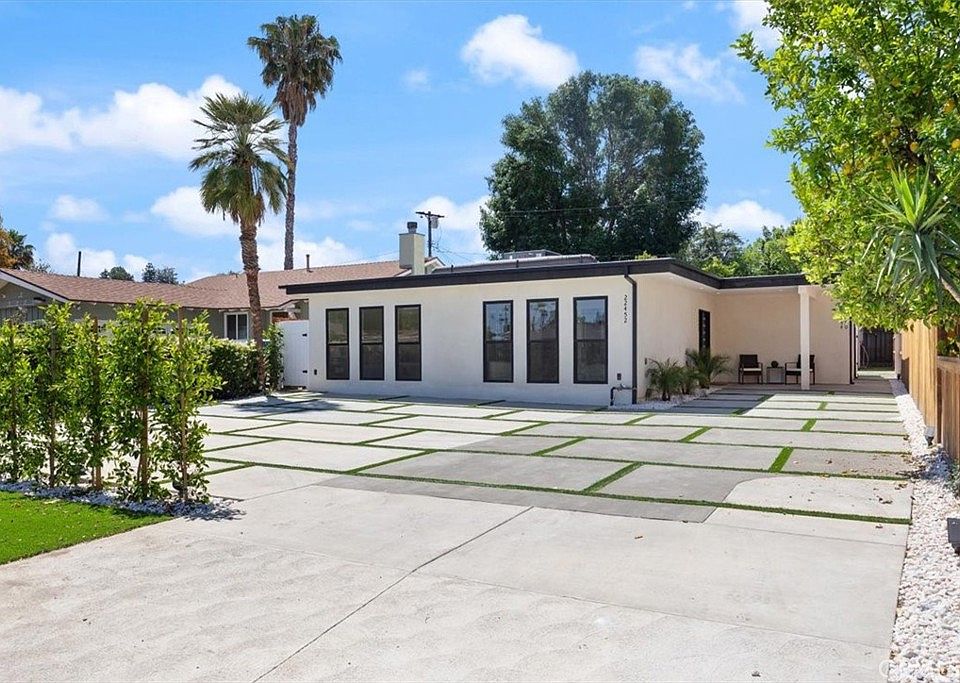 1st image of 22452 Dolorosa St