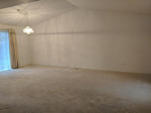 4th image of 1728 Louise Ave