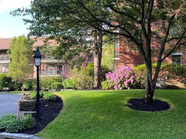 770 Salisbury St APT 561, Worcester, MA 01609