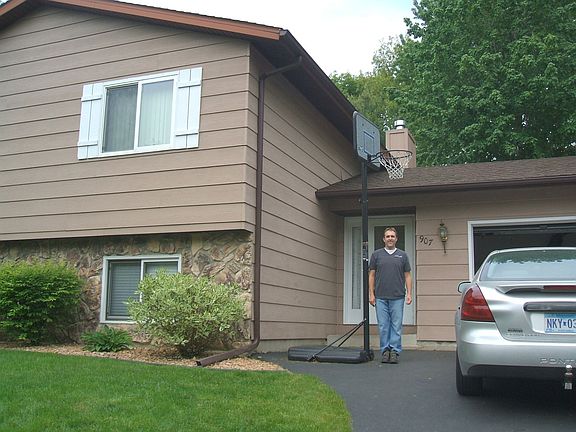 2nd image of 907 12th Ave SE