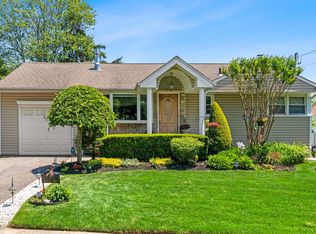 1 Sherman Dr, Syosset, NY 11791