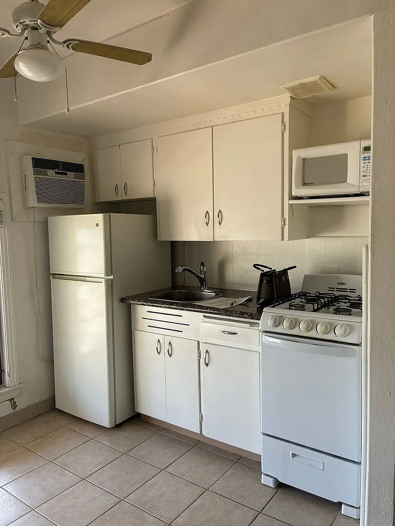 2727 i St — Photo 1