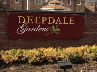 60-25 251st St #807, Little Neck, NY 11362