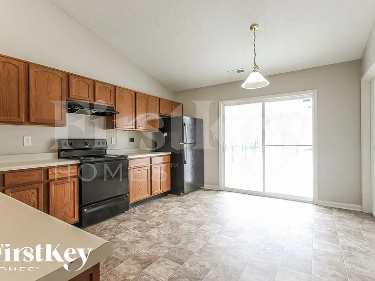 2283 Layton Park Ln — Photo 5