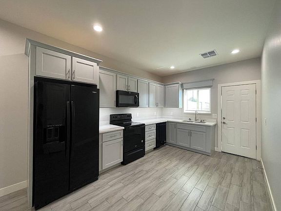 3rd image of 1561 E Mahoney Ave #B