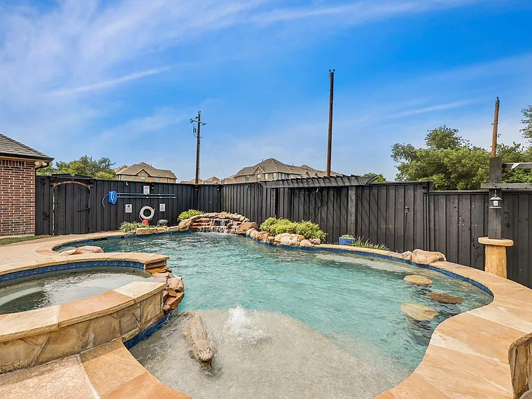 4325 Angelina Dr — Photo 38