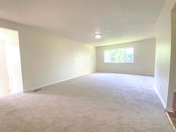5th image of 663 Bugle Hill Dr