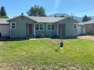1851 SE Cloverlawn Dr, Grants Pass, OR 97527