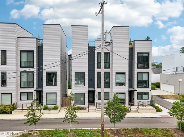 1916 Smith Ct, Cleveland, OH 44113