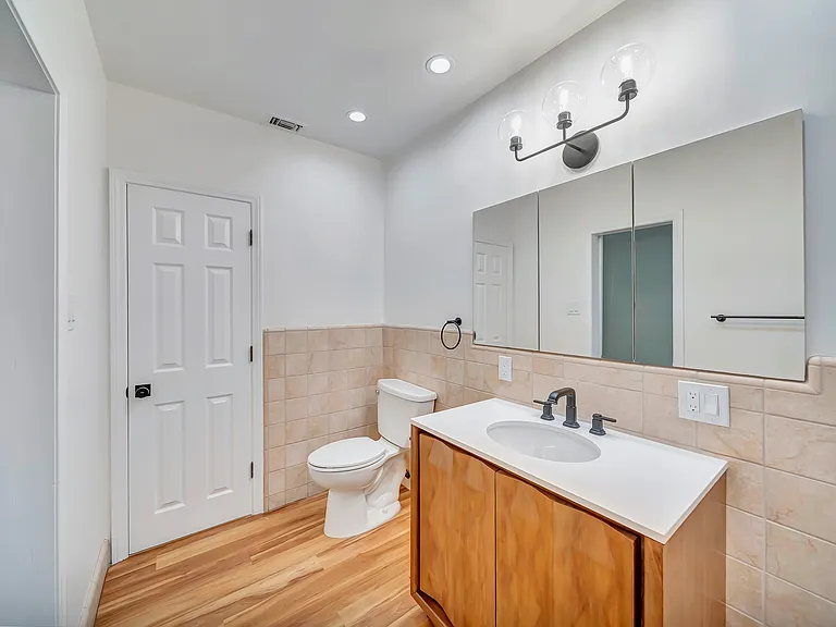 546 S Beachwood Dr — Photo 17