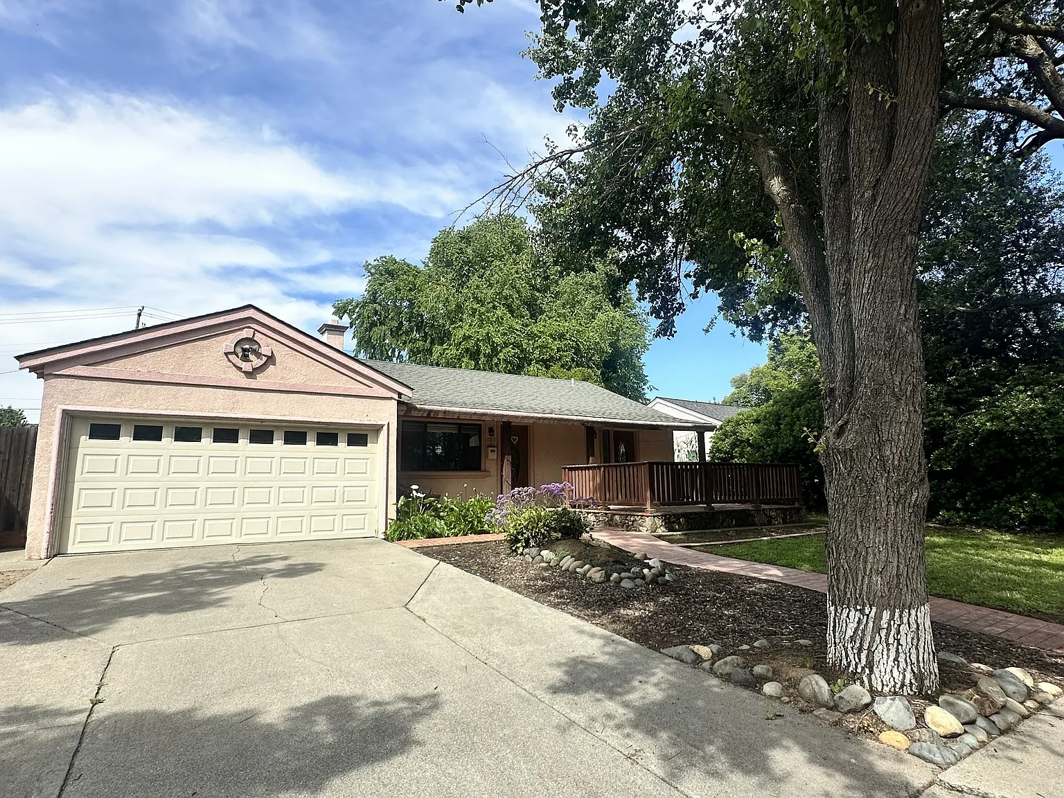 4 bed, 1470 sqft, $4,600 — Photo 1