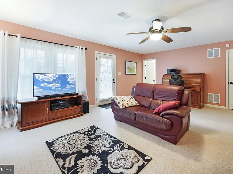 6624 Thurlton Dr — Photo 29